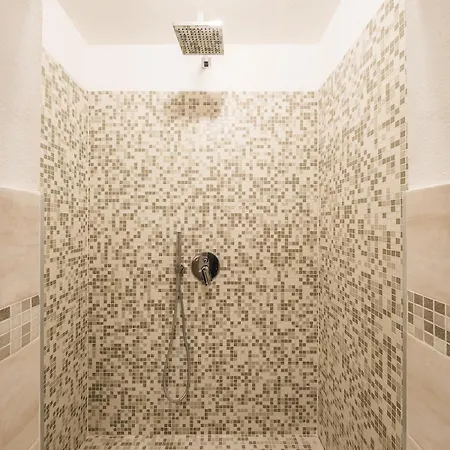 20 Minuti A Piedi Dalla Stazione Apartment